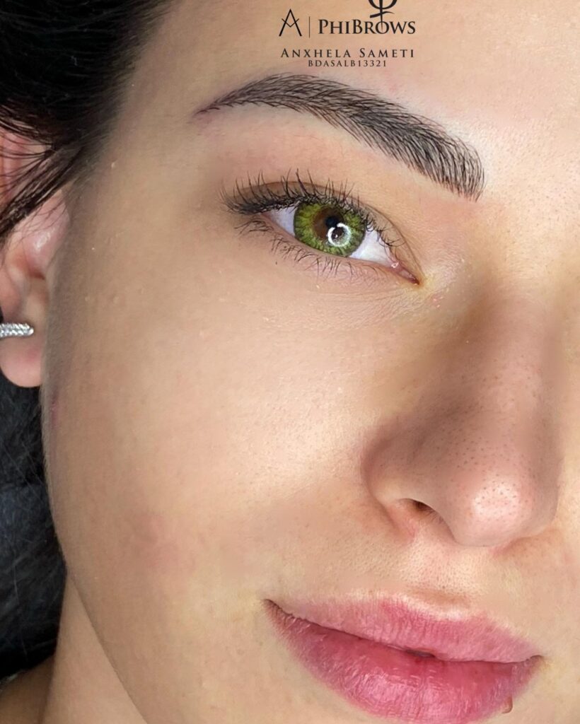 Mos perdorni "Microblading" pa lexuar kete artikull!