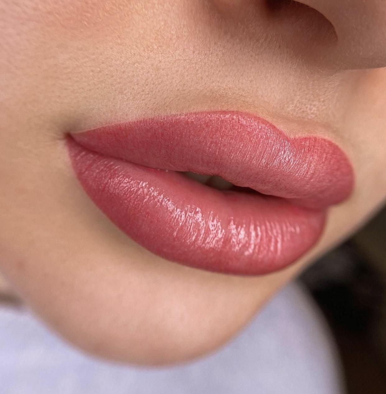 Pse duhet te bejme pigmentim te buzeve