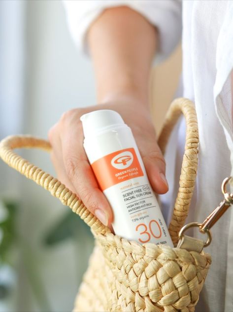 A mund ti bejme vetullat Microblading ne sezonin e veres